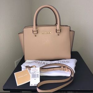 Michael Kors Selma Medium-Oyster